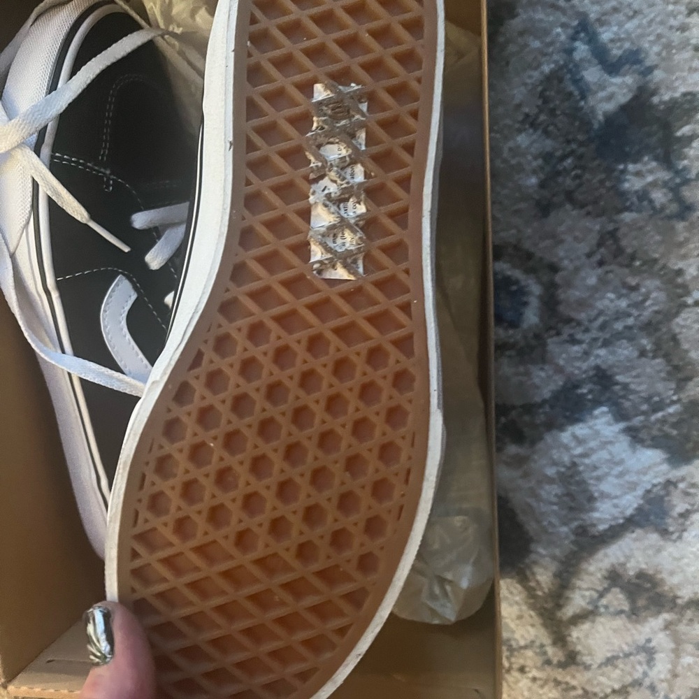 Vans - Picture 2 of 3